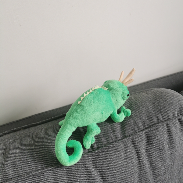 Jackson's chameleon stuffed animal with magnetic button legs Three-horned chameleon plush toy