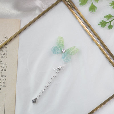 Butterfly choker with invisible chain